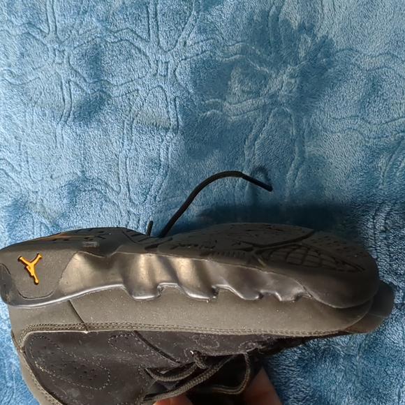 Jordan Retro 9s Black/Yellow Children's Used Size 10c - Picture 4 of 6